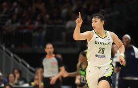 官方:李月汝因膝伤将缺席今天飞翼VS王牌的比赛